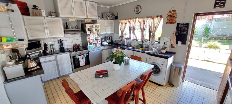 5 Bedroom Property for Sale in Sunrise On Sea Eastern Cape